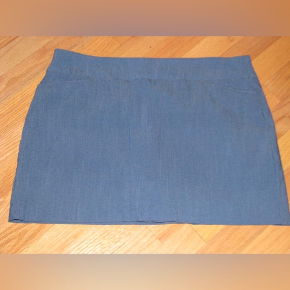 Attyre Misses Skort Size 14. Preowned.